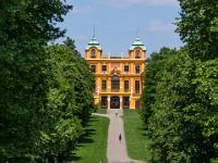 Übergang zu Schloß Favorite